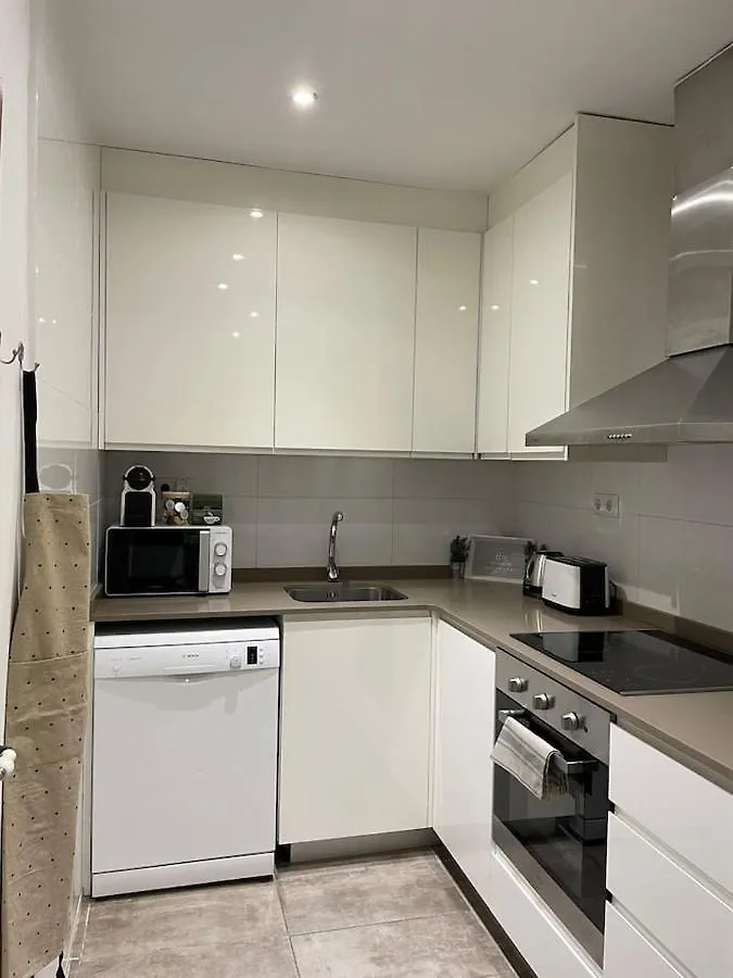 Nice Apartment 2 Bedrooms Well Connected Cornella de Llobregat 0*,